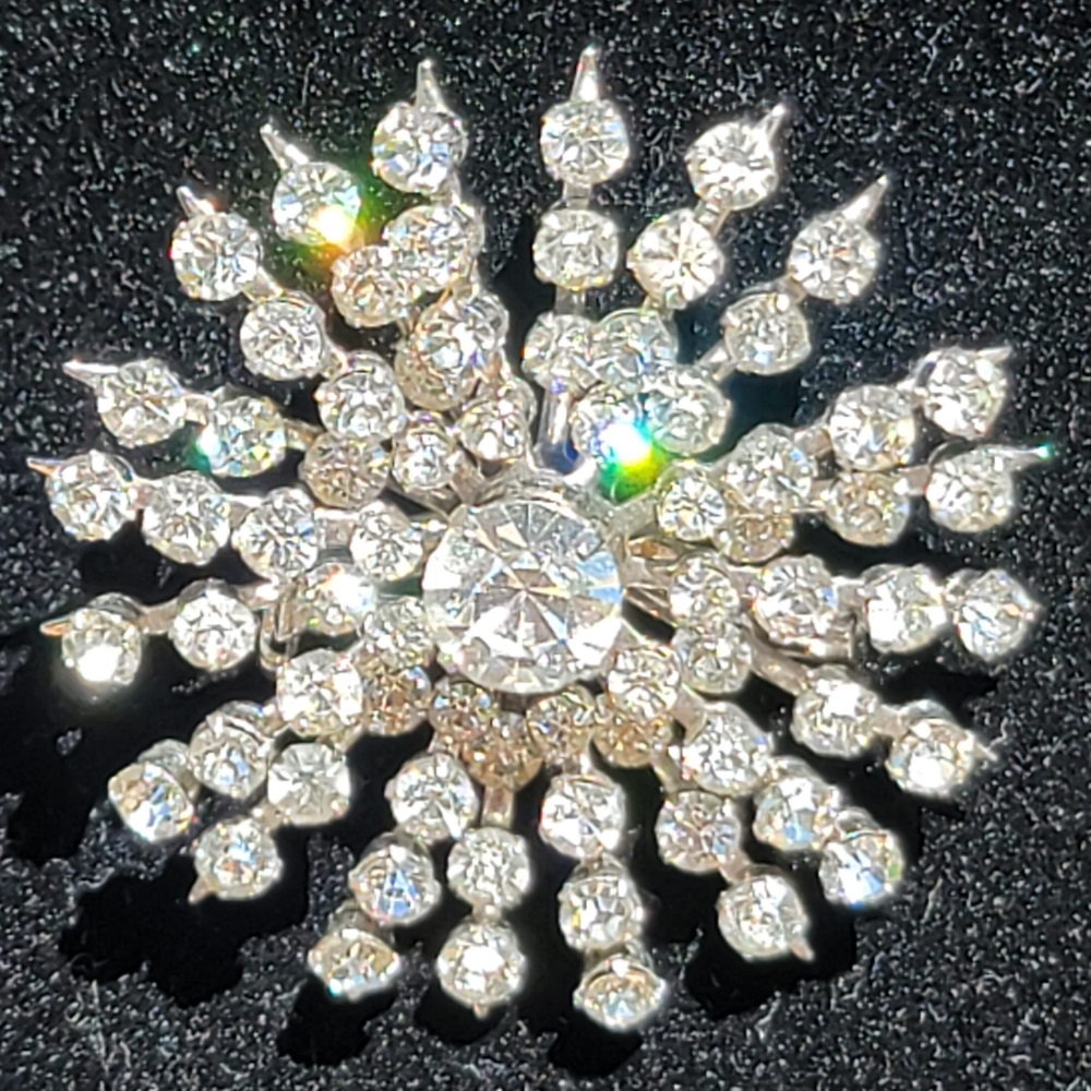 Coro Starburst Clear Crystal Rhinestones Encrusted Brooch Pin